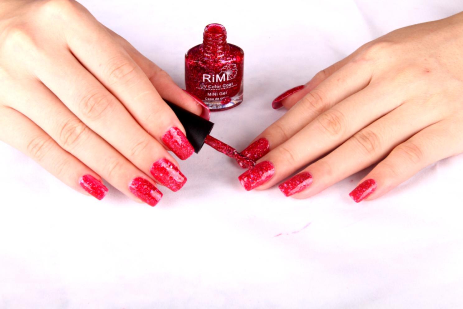 Ambiente professionale del nostro team durante una sessione di lavoro collaborativa nel salone